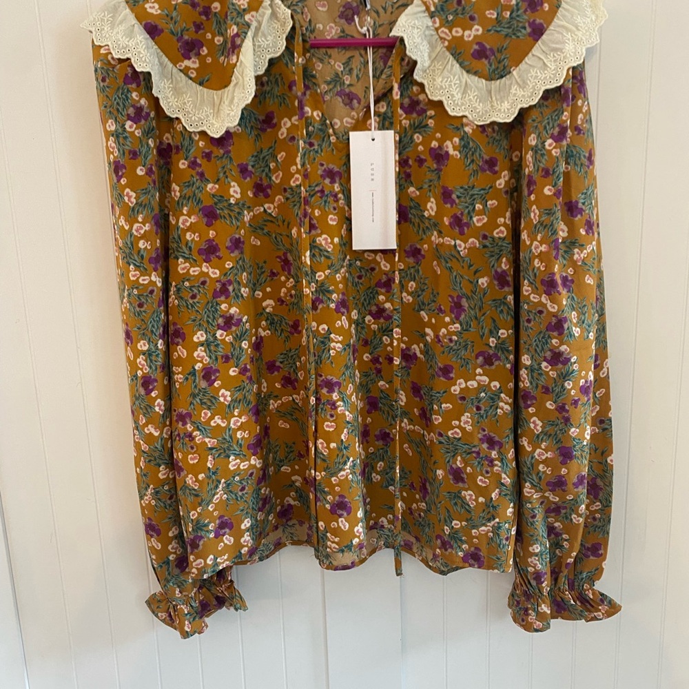 Pretty Boutique Floral Blouse with Lace Collar NWT